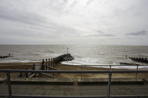 Chalet for sale, Beach Hut 25, Golf Road IP11