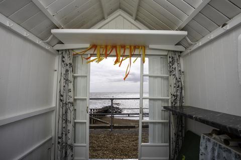 Chalet for sale, Beach Hut 25, Golf Road IP11