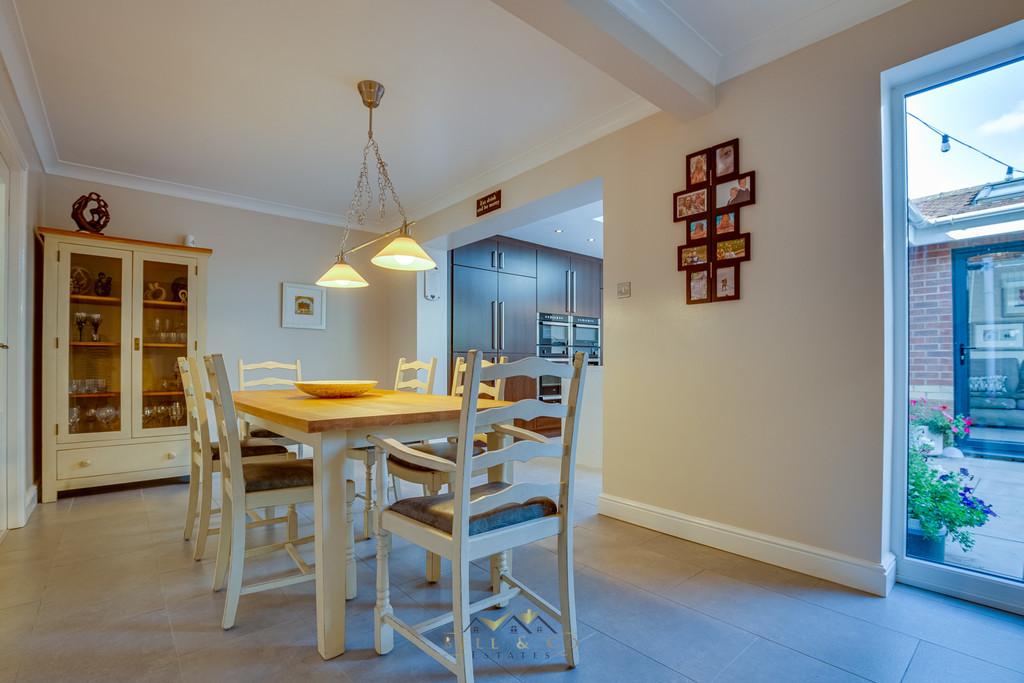 Dining area 1.2