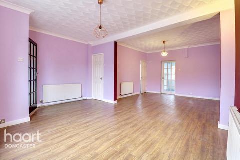 3 bedroom terraced house for sale, King Georges Road, Rossington, Doncaster