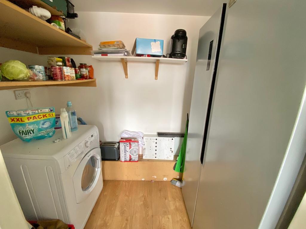 Kitchen. 2