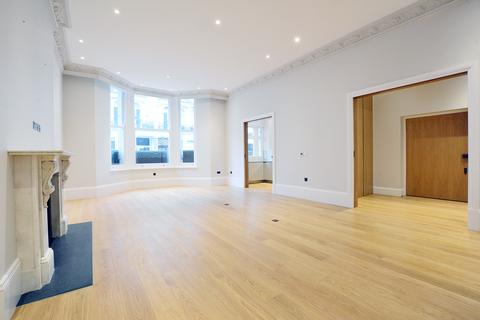 4 bedroom terraced house to rent, Redburn Street, London SW3