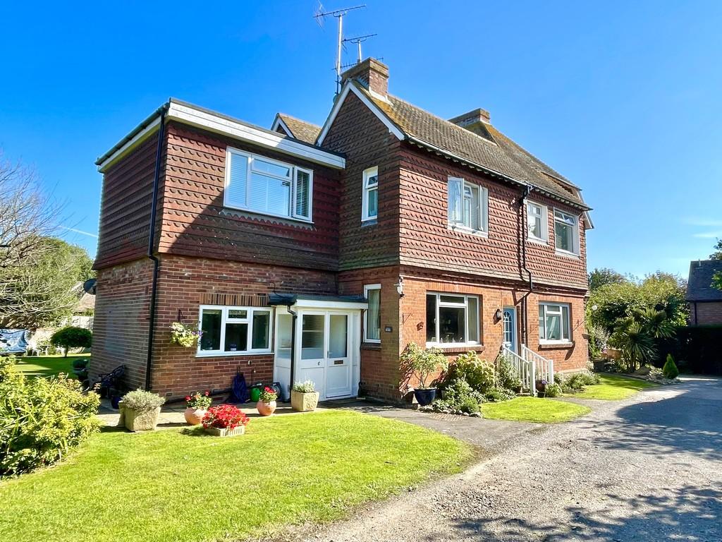 5 Ffynches Lodge Front Shot Sept23