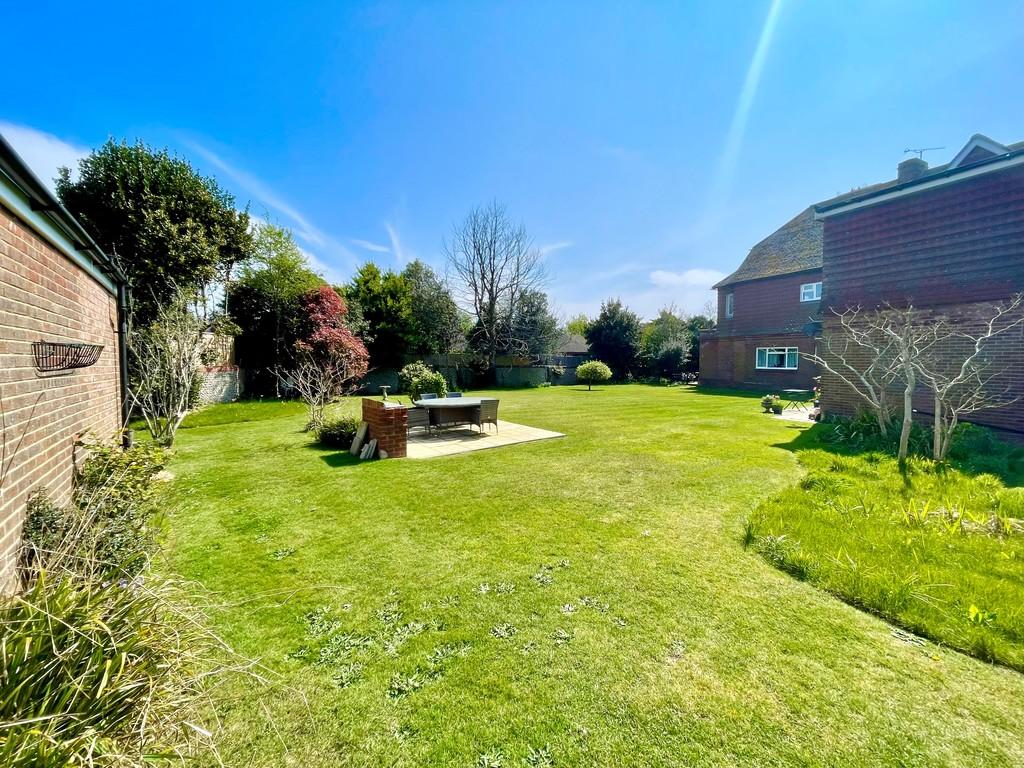 5 Ffynches Lodge Garden 1