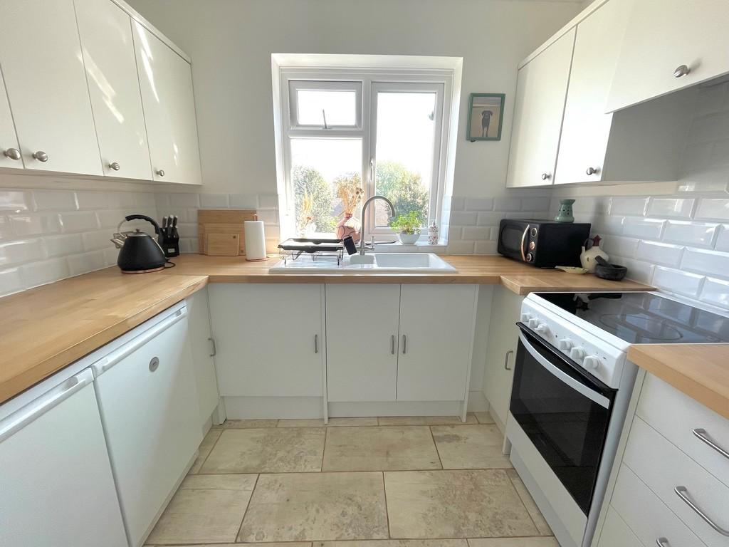 5 Ffynches Lodge Kitchen 1