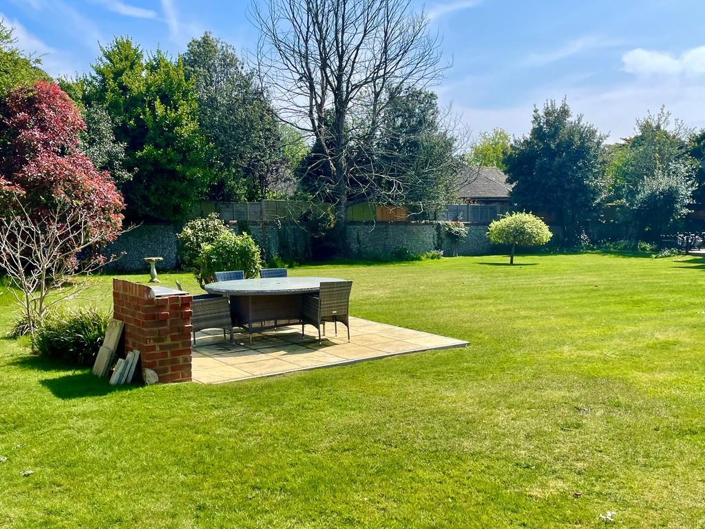 5 Ffynches Lodge Garden 2