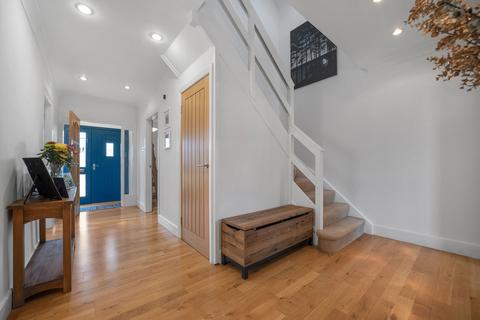 8 Robb Place, Castle Douglas, DG7 1LW