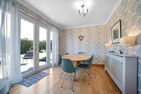 8 Robb Place, Castle Douglas, DG7 1LW
