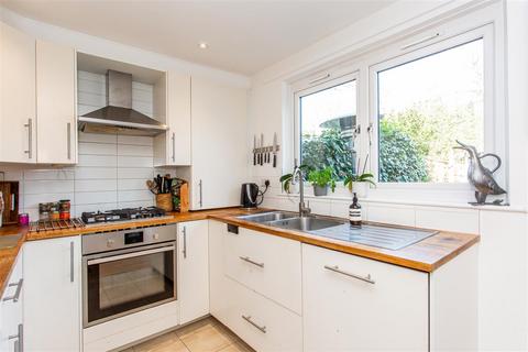 5 Lichfield Road, London, E3 5AT
