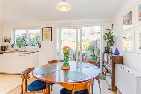 5 Lichfield Road, London, E3 5AT