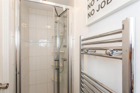 5 Lichfield Road, London, E3 5AT