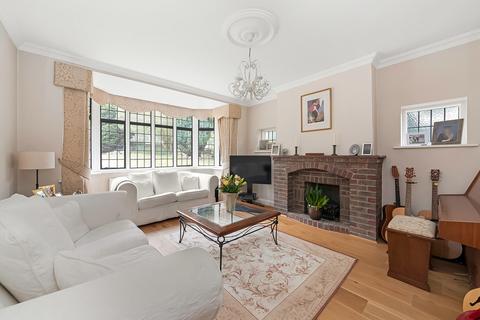 1 Cearn Way, Coulsdon, CR5 2LH