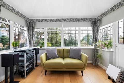 1 Cearn Way, Coulsdon, CR5 2LH