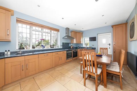 1 Cearn Way, Coulsdon, CR5 2LH