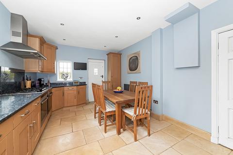 1 Cearn Way, Coulsdon, CR5 2LH