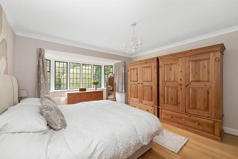 1 Cearn Way, Coulsdon, CR5 2LH