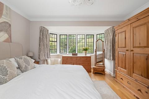 1 Cearn Way, Coulsdon, CR5 2LH