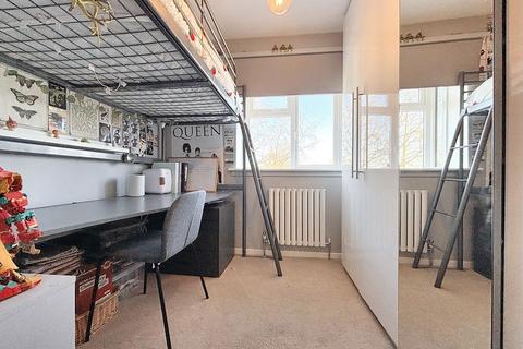 34 Nineacres Way, Coulsdon, CR5 2SG