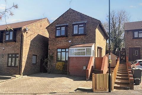 34 Nineacres Way, Coulsdon, CR5 2SG