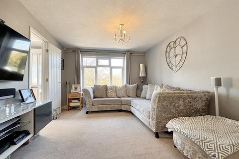 34 Nineacres Way, Coulsdon, CR5 2SG