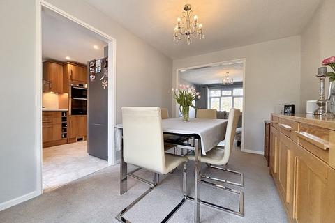 34 Nineacres Way, Coulsdon, CR5 2SG