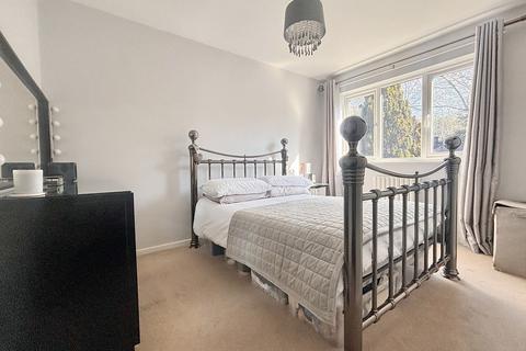 34 Nineacres Way, Coulsdon, CR5 2SG
