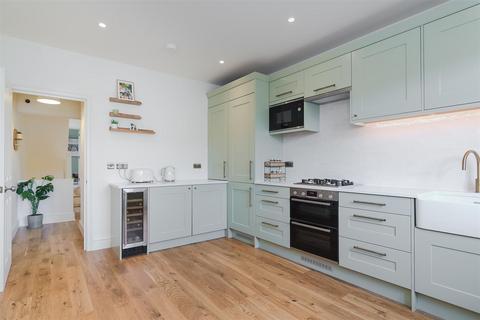 117b Tranmere Road, Earlsfield, London, SW18 3QP