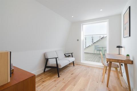 117b Tranmere Road, Earlsfield, London, SW18 3QP