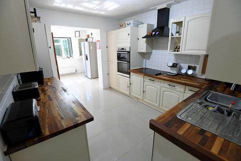 16 Barnwood, Crawley, RH10 7TH