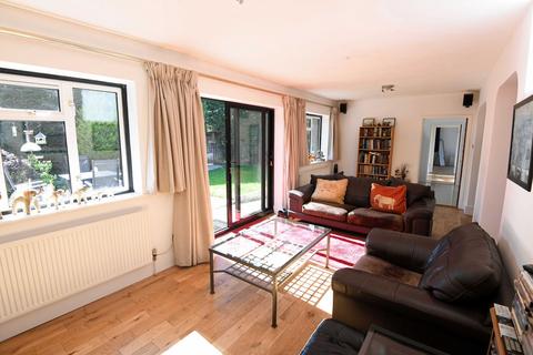 16 Barnwood, Crawley, RH10 7TH