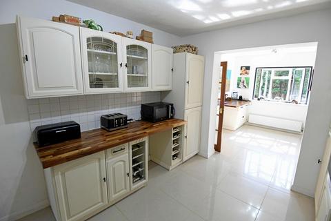 16 Barnwood, Crawley, RH10 7TH
