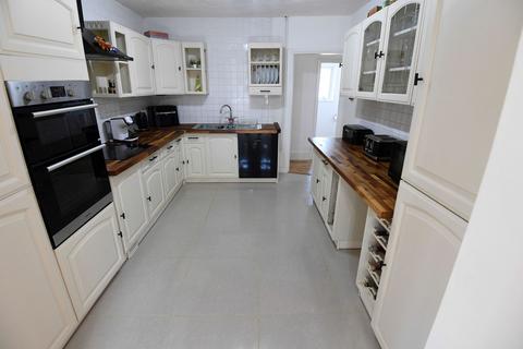 16 Barnwood, Crawley, RH10 7TH