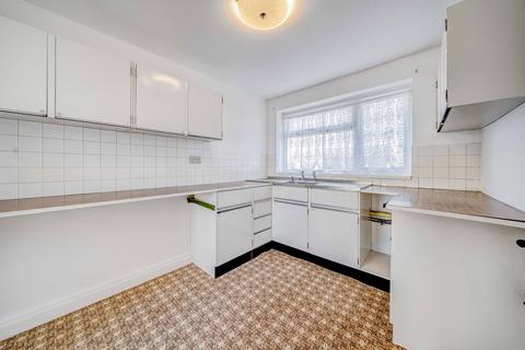 undefined, Annes Court