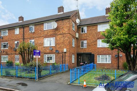 3 bedroom terraced house to rent, Canning Town, London E16