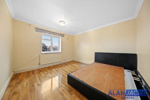 3 bedroom terraced house to rent, Canning Town, London E16
