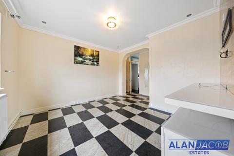 3 bedroom terraced house to rent, Canning Town, London E16