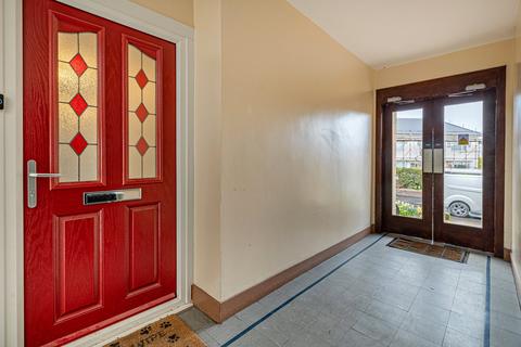 16b, Castleton Court Castleton Drive, Newton Mearns, Glasgow, G77 5JU
