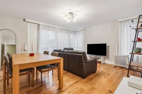 2 bedroom flat to rent, The Water Gardens, London