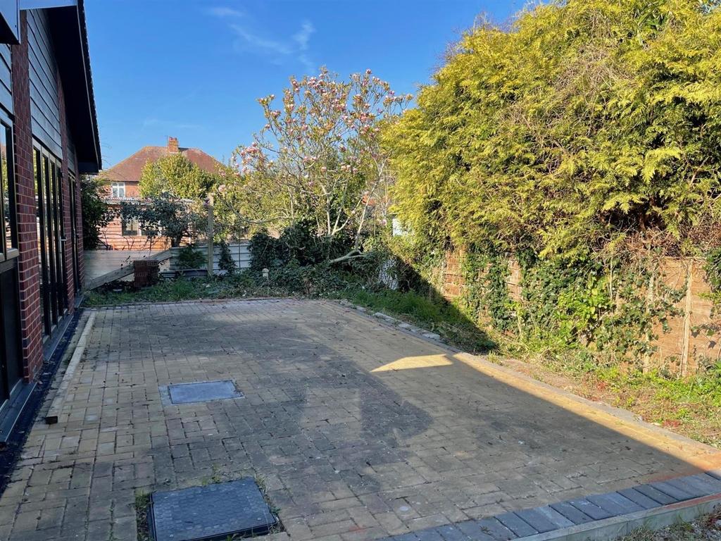 Rear Patio Garden