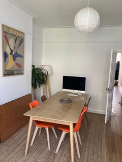 4 bedroom terraced house to rent, Preston Road, London E11