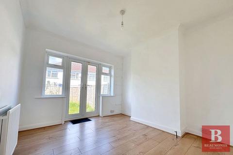 3 bedroom semi-detached house to rent, Lower Bevendean Avenue, Brighton