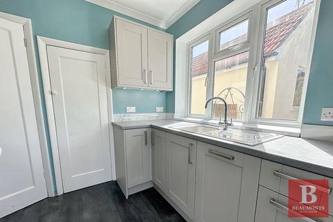 3 bedroom semi-detached house to rent, Lower Bevendean Avenue, Brighton
