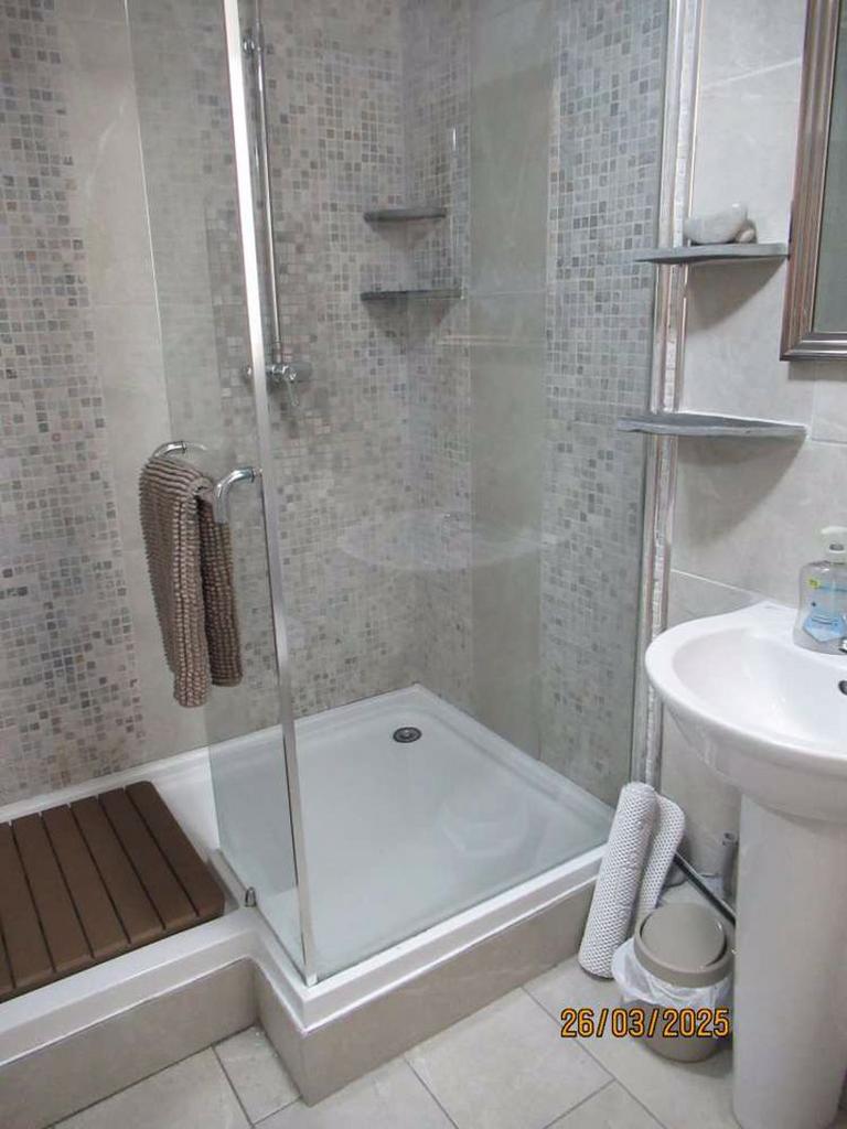 1st floor Shower...