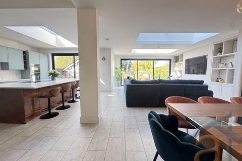undefined, Golf Open 2026 - Brighton Road, Birkdale – Accommodates 10 guests with 5 bedrooms, each featuring a private ensuite