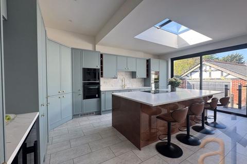 undefined, Golf Open 2026 - Brighton Road, Birkdale – Accommodates 10 guests with 5 bedrooms, each featuring a private ensuite