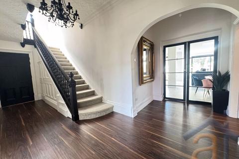 undefined, Golf Open 2026 - Brighton Road, Birkdale – Accommodates 10 guests with 5 bedrooms, each featuring a private ensuite