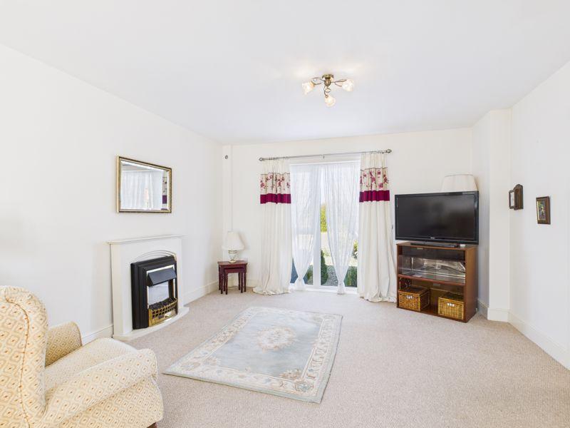 Living Room /...