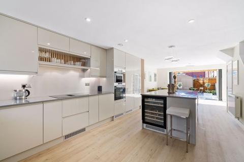 4 bedroom terraced house for sale, Longley Road, Chichester