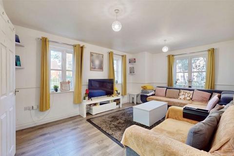 2 bedroom apartment for sale, Reid Close, Hayes, UB3