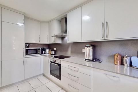 2 bedroom apartment for sale, Reid Close, Hayes, UB3